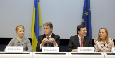Yuliya Timoshenko, Viktor Yushchenko, Jose Manuel Barrosu and Benita Ferrero-Waldner