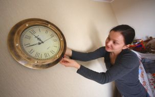 A girl translates pointers on watches