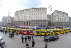 Маршрутные такси возле здания КГГА