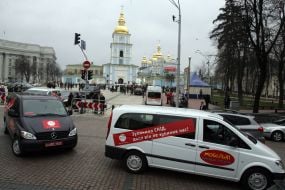 Mobile clinics for helping HIV-positive children