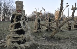 Costumed theatricalized show participants