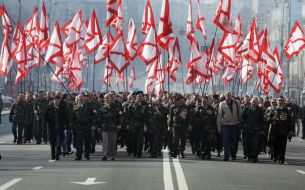 Участники акции ”Киев - территория свободная от продажной политики и хлама”