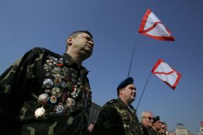 Участники акции ”Киев - территория свободная от продажной политики и хлама”