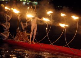 ”Crankiness on a water” street show