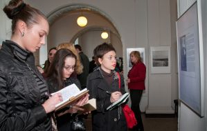 Посетители выставки «Чешский пейзаж в творчестве Мартина Вагнера»