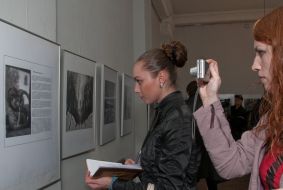 Посетители выставки «Чешский пейзаж в творчестве Мартина Вагнера»