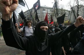 Участники акции ”Время брать свое!”