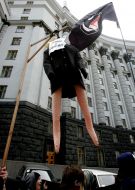 Участники акции ”Время брать свое!”