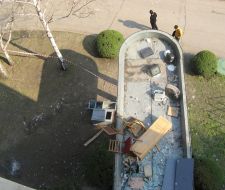 Викинуті сейфи, монітори та меблі з будівлі парламенту Молдавії