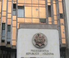 Розбиті вікна в будівлі президентського палацу Молдавії