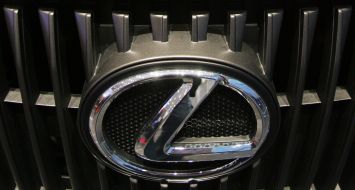 Эмблема ”Lexus”