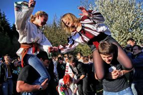 Участники народных гуляний