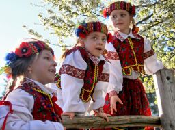 Участницы народных гуляний