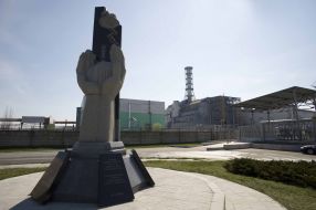 Стелла памяти погибшим работникам ЧАЭС