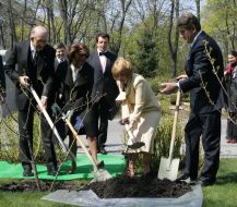 Viktor Yushchenko, Yekaterina Yushchenko, Jean-Daniel Lafond and Michaelle Jean