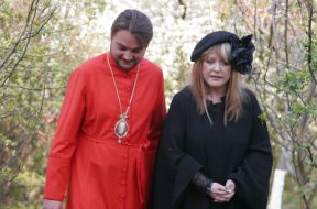 Alla Pugachyeva and bishop Aleksandr