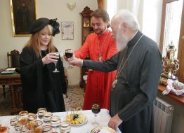 Alla Pugachyeva, bishop Aleksandr and Vladimir (Sabodan)