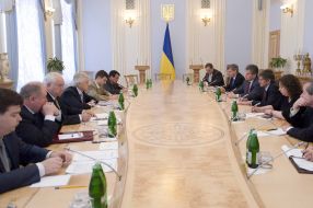 Владимир Литвин, Джеймс Стайнберг и Уильям Тейлор