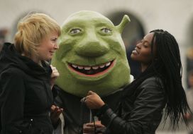 Girls flirts with Shrek