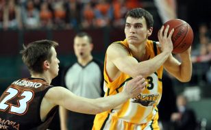 Maksim Pustozvonov and Dmaitriy Zabirchenko