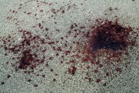 Кров на асфальті