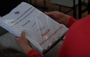 Sealed containers with tests