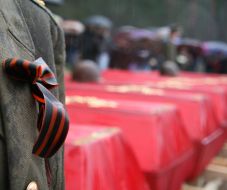 Труни з останками солдатів