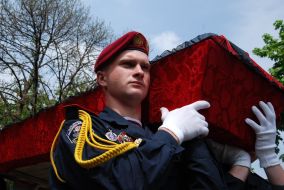 Перезахоронение останков солдат