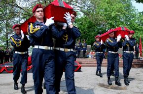 Перезахоронение останков солдат