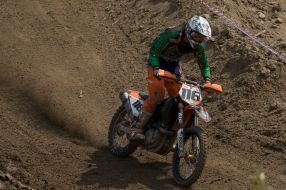 Competitioner on motocross