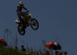 Competitioner on motocross