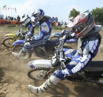 Competitioners on motocross