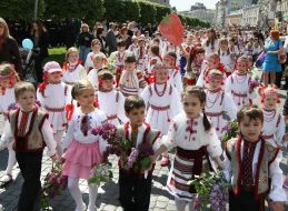 Festive parade children-participants
