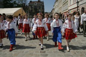 Festive parade children-participants