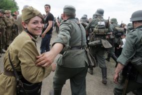 Девушка-солдат