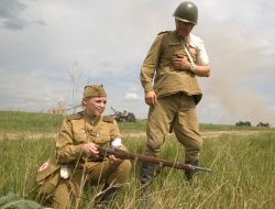 Военная медсестра и советский солдат