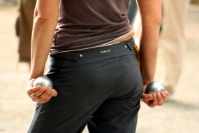 A girl throw a metallic ball