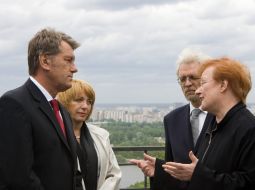 Viktor and YekaterinaYushchenko, Tarja Halonen and Pentti Arajarvi