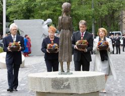 Viktor and YekaterinaYushchenko, Tarja Halonen and Pentti Arajarvi