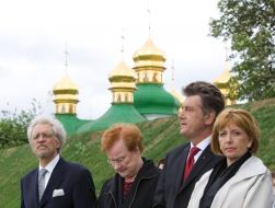 Viktor and YekaterinaYushchenko, Tarja Halonen and Pentti Arajarvi