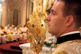 Богослужение в Крестовоздвиженском кафедральном соборе