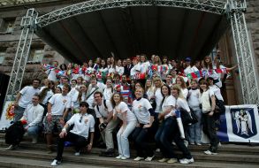 Jose Manuel Pinto Teixeira taken pictures with volunteering