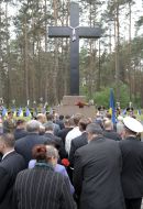 Ceremony of laying-on of flowers to Memorable Kreuzhang