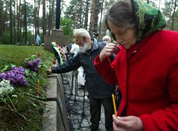 Ceremony of laying on of flowers