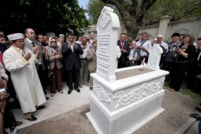 Opening of tombstone on the grave of Edige Kyrymal
