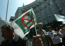 Акція протесту біля будівлі Кабміну