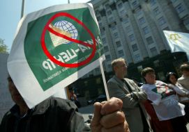 Акція протесту біля будівлі Кабміну