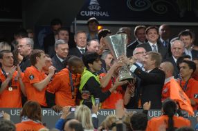 Rinat Akhmetov  and players of FС ”Shakhter”