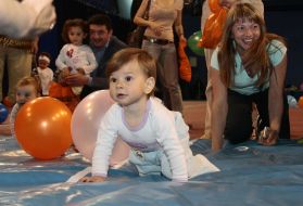 Ребенок ползет