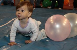 Ребенок ползет